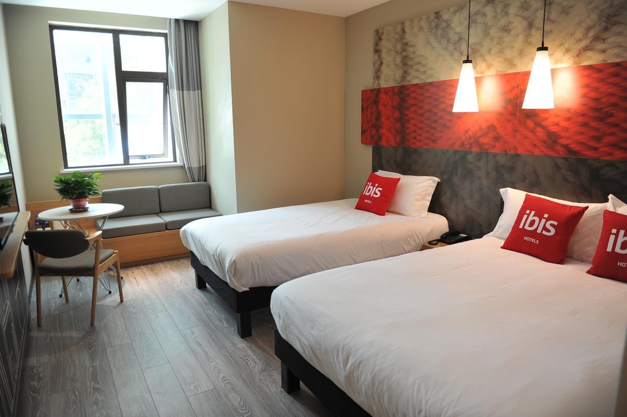 Hotel ibis Lanzhou Wuquan Square Exterior foto