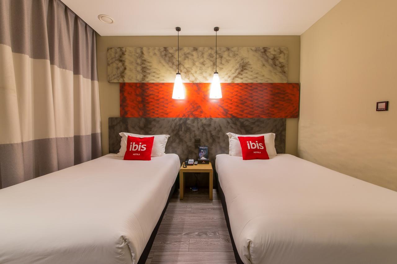 Hotel ibis Lanzhou Wuquan Square Exterior foto